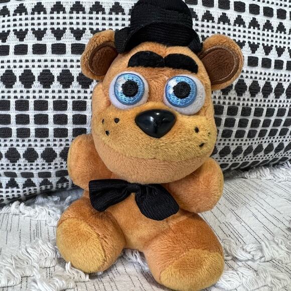 2015 Five Nights At Freddy's Freddy Fazbear 6”Plush FNAF. Keychain - Picture 1 of 4